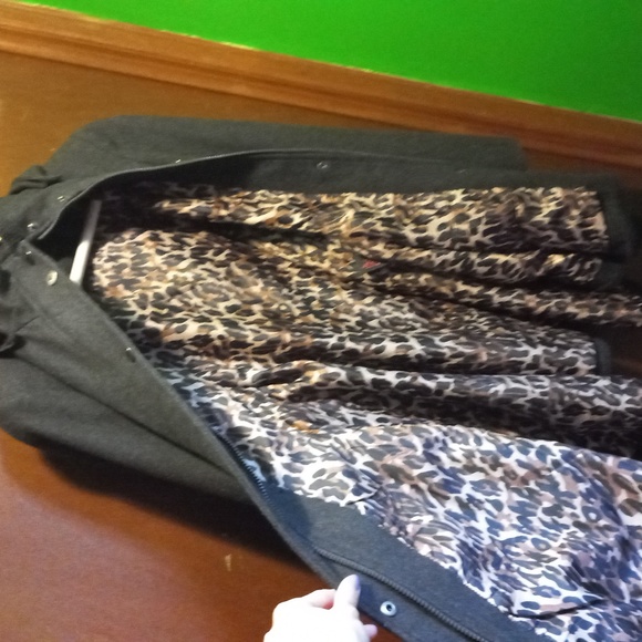 Betsey Johnson Trench Coat, Size 6/Small - Picture 14 of 15